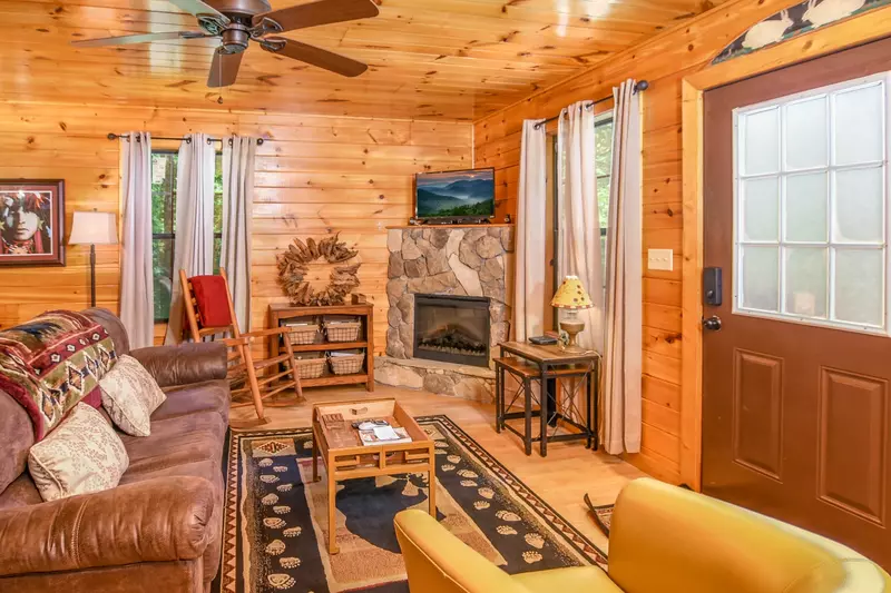 Permanent Vacation, a cozy 1-bedroom cabin tucked in the woods of Sevierville. Guests love its quiet, private setting—perfect for honeymoons, anniversaries, or small family getaways. Just 8 miles from the Parkway in Pigeon Forge, you’ll enjoy the best of both worlds: peaceful seclusion and easy access to the Smoky Mountains’ best attractions.
