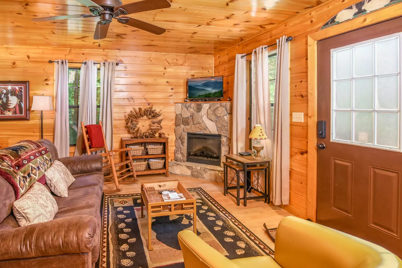 Permanent Vacation, a cozy 1-bedroom cabin tucked in the woods of Sevierville. Guests love its quiet, private setting—perfect for honeymoons, anniversaries, or small family getaways. Just 8 miles from the Parkway in Pigeon Forge, you’ll enjoy the best of both worlds: peaceful seclusion and easy access to the Smoky Mountains’ best attractions.