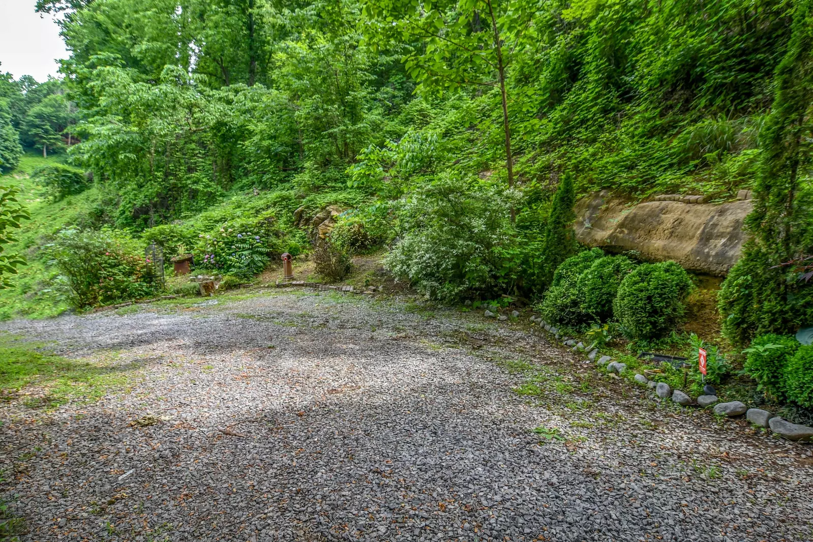 Permanent Vacation, a cozy 1-bedroom cabin tucked in the woods of Sevierville. Guests love its quiet, private setting—perfect for honeymoons, anniversaries, or small family getaways. Just 8 miles from the Parkway in Pigeon Forge, you’ll enjoy the best of both worlds: peaceful seclusion and easy access to the Smoky Mountains’ best attractions.
