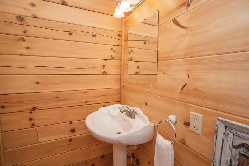 Keaton's Wild Animal Cabin