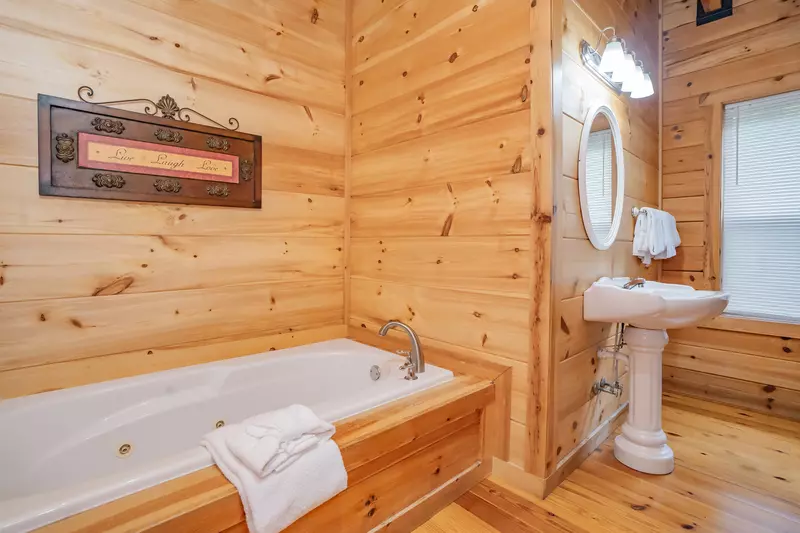 Keaton's Wild Animal Cabin