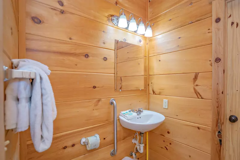 Keaton's Wild Animal Cabin