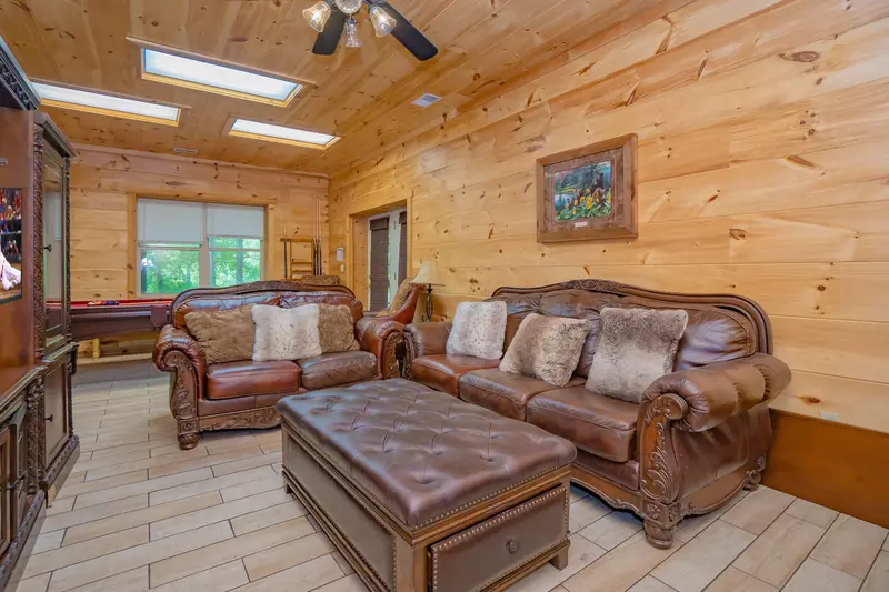 Keaton's Wild Animal Cabin