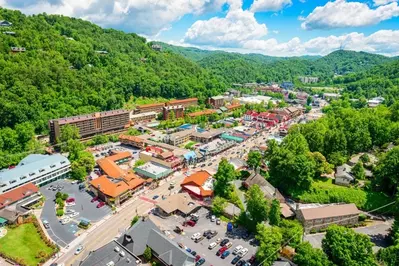 downtown gatlinburg on a great smoky mountains vacation