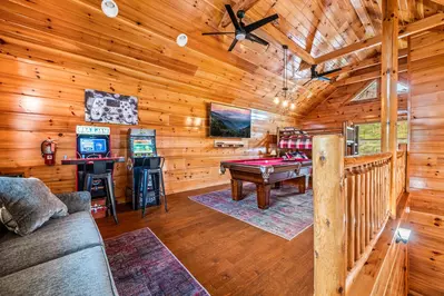 Game Loft, Community Pool, Mini Golf