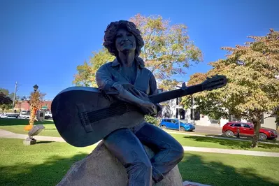 Dolly Parton Statue in Sevierville