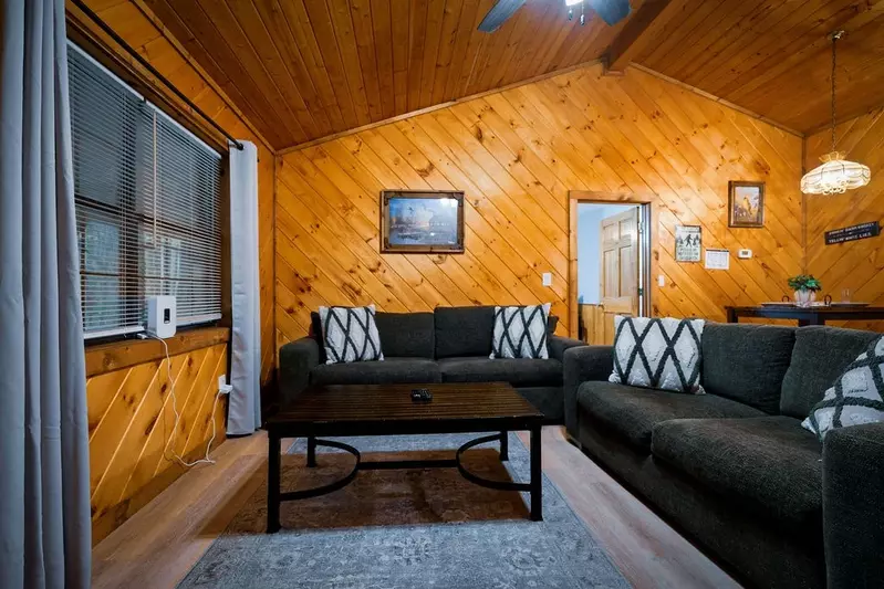 Little Mountain Hideaway