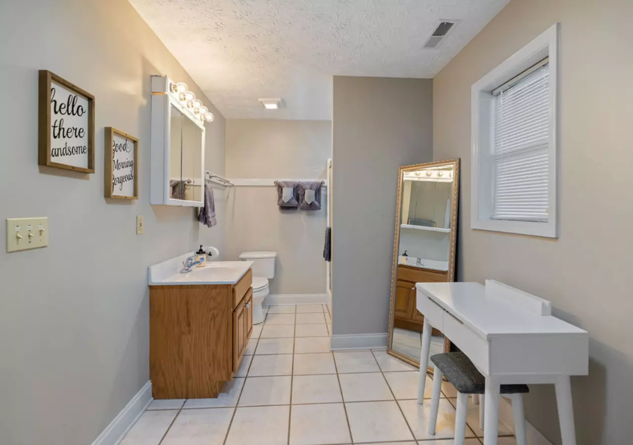 Bluff Mountain Escape