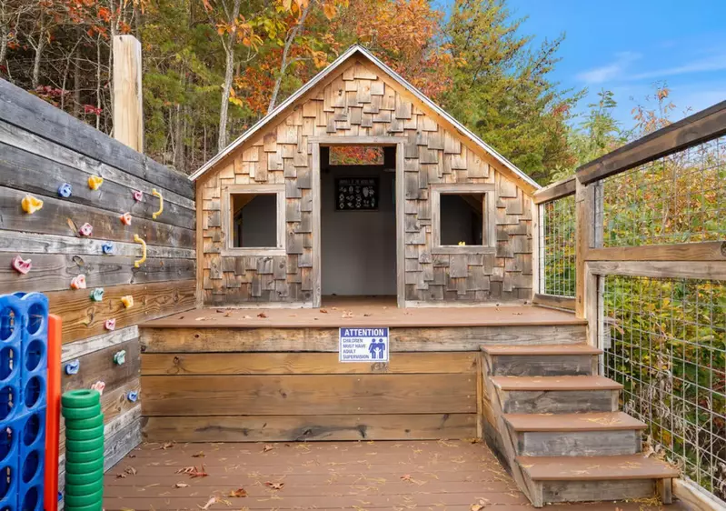 Bluff Mountain Escape