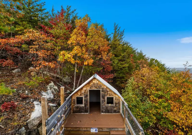 Bluff Mountain Escape