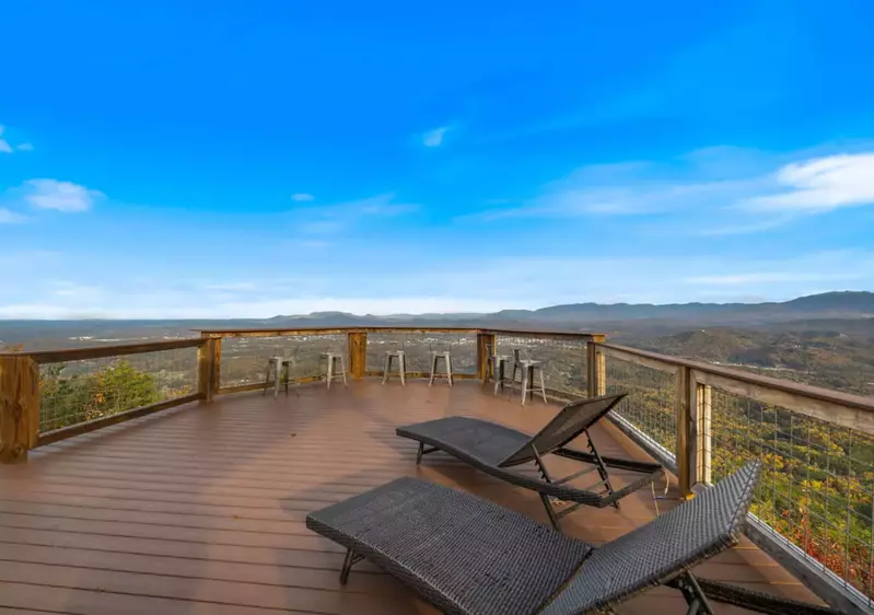 Bluff Mountain Escape