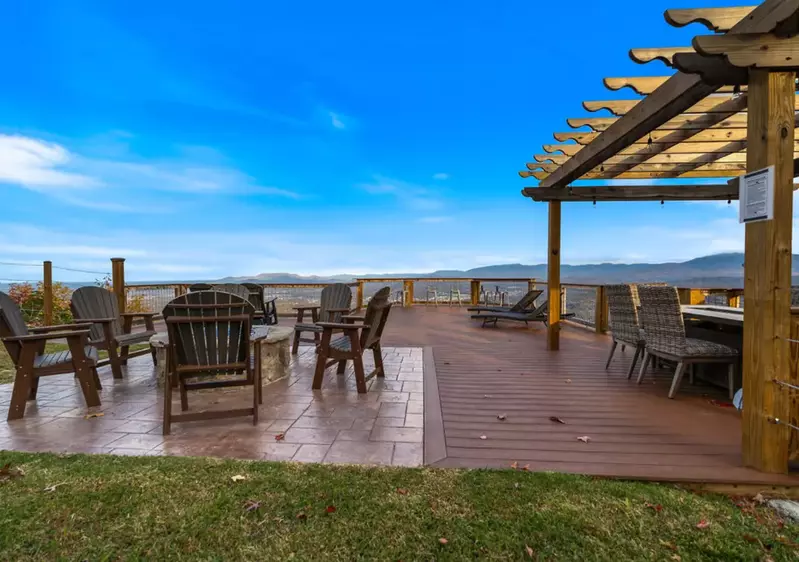 Bluff Mountain Escape