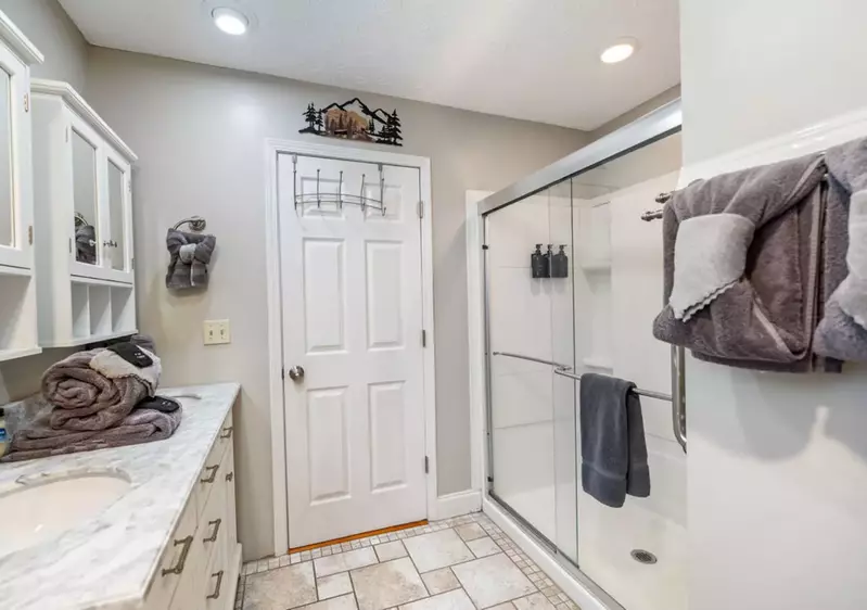 Bluff Mountain Escape