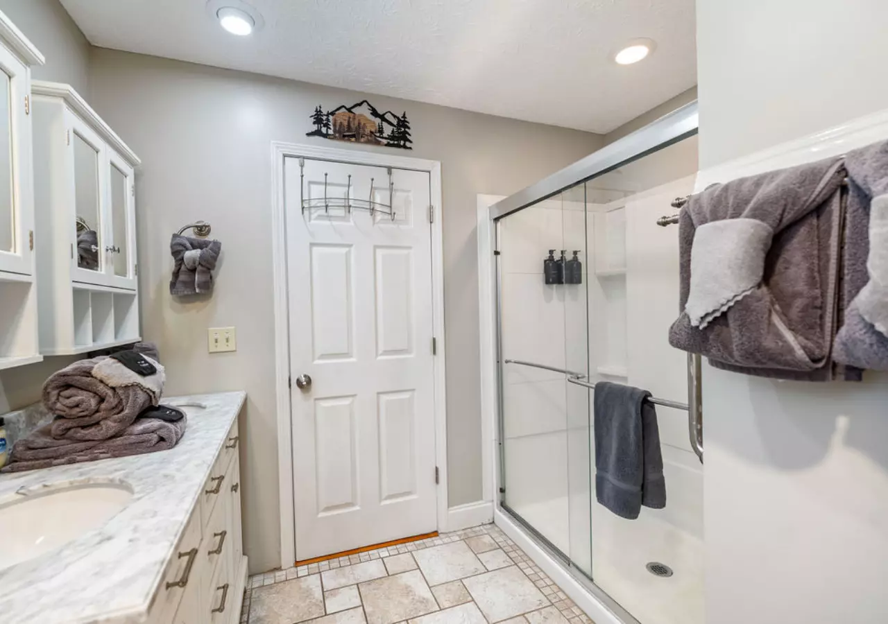 Bluff Mountain Escape