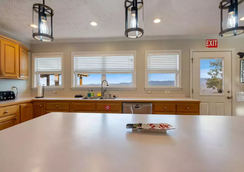 Bluff Mountain Escape