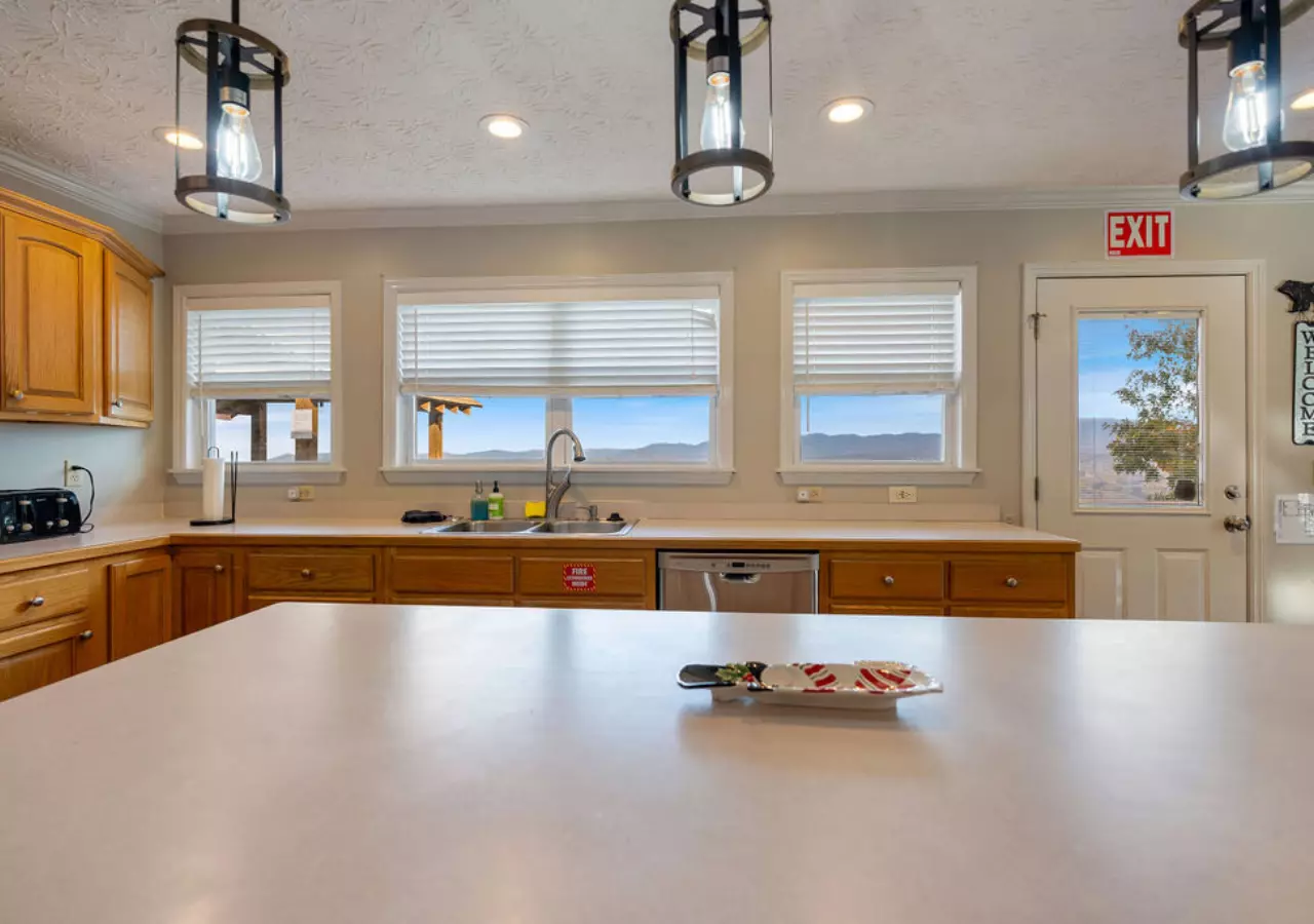 Bluff Mountain Escape