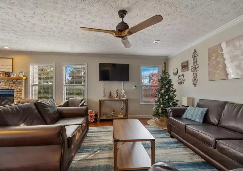 Bluff Mountain Escape