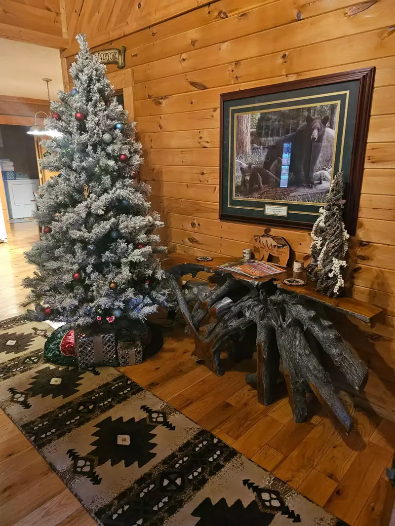 4 Paws Lodge Winterfest decorations