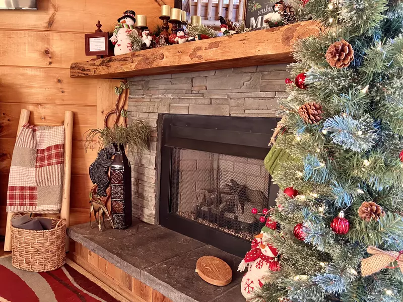 A Walk in the Clouds holiday decorations