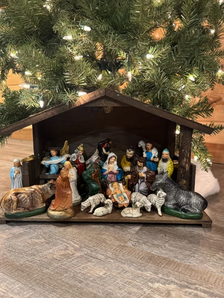 MounTown Moments Vista Winterfest decorations