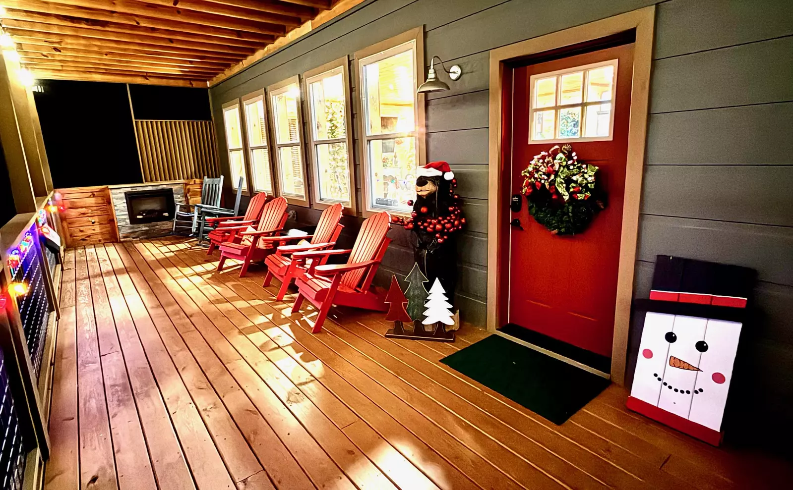 MounTown Moments Vista holiday decorations