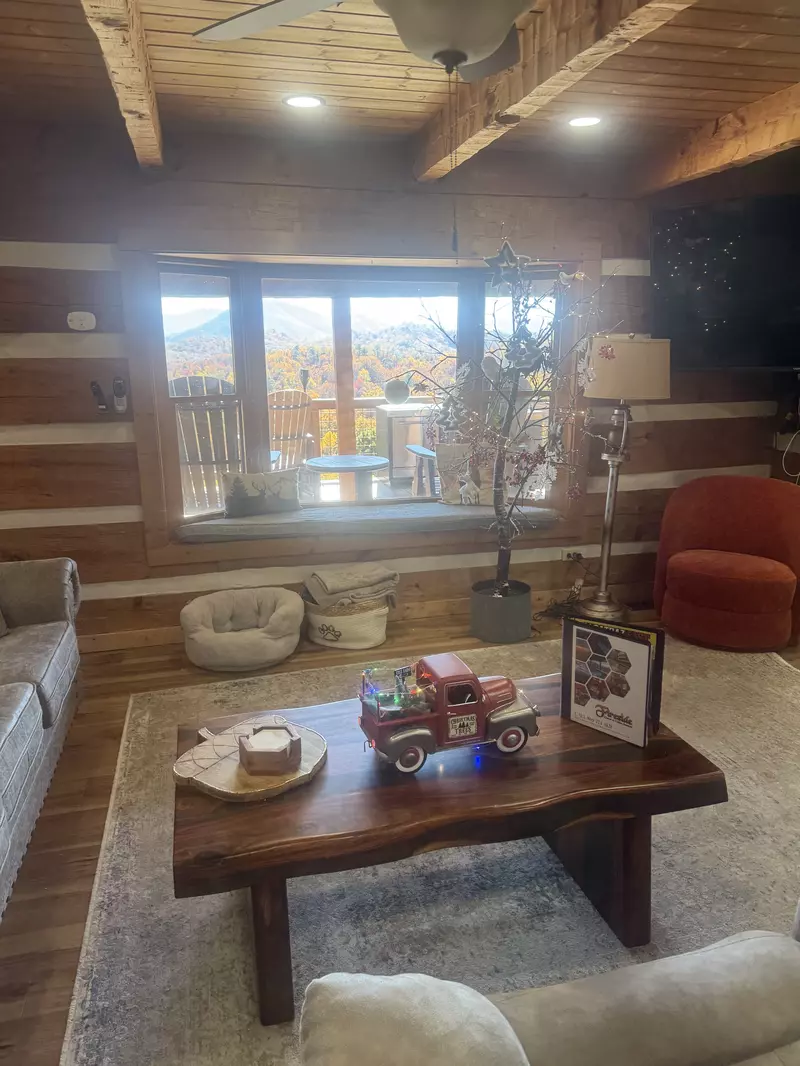 Secluded Summit holiday decorations