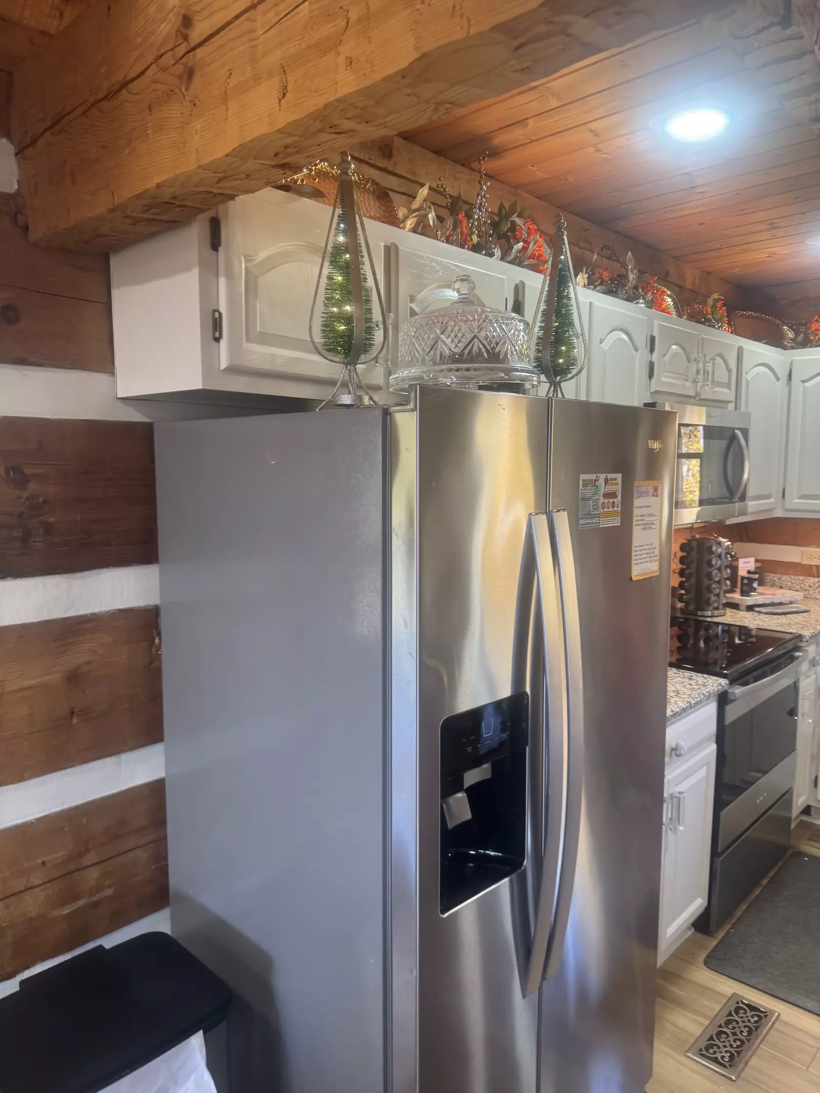 Secluded Summit holiday decorations