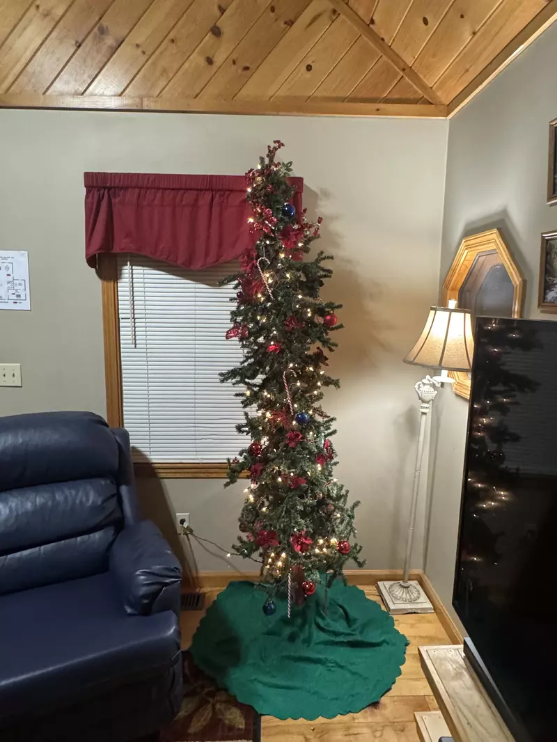 Allen Hideaway Winterfest decorations