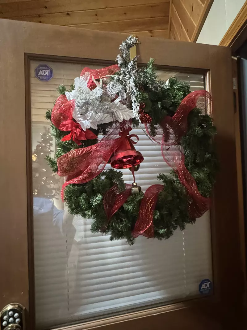 Allen Hideaway Winterfest decorations