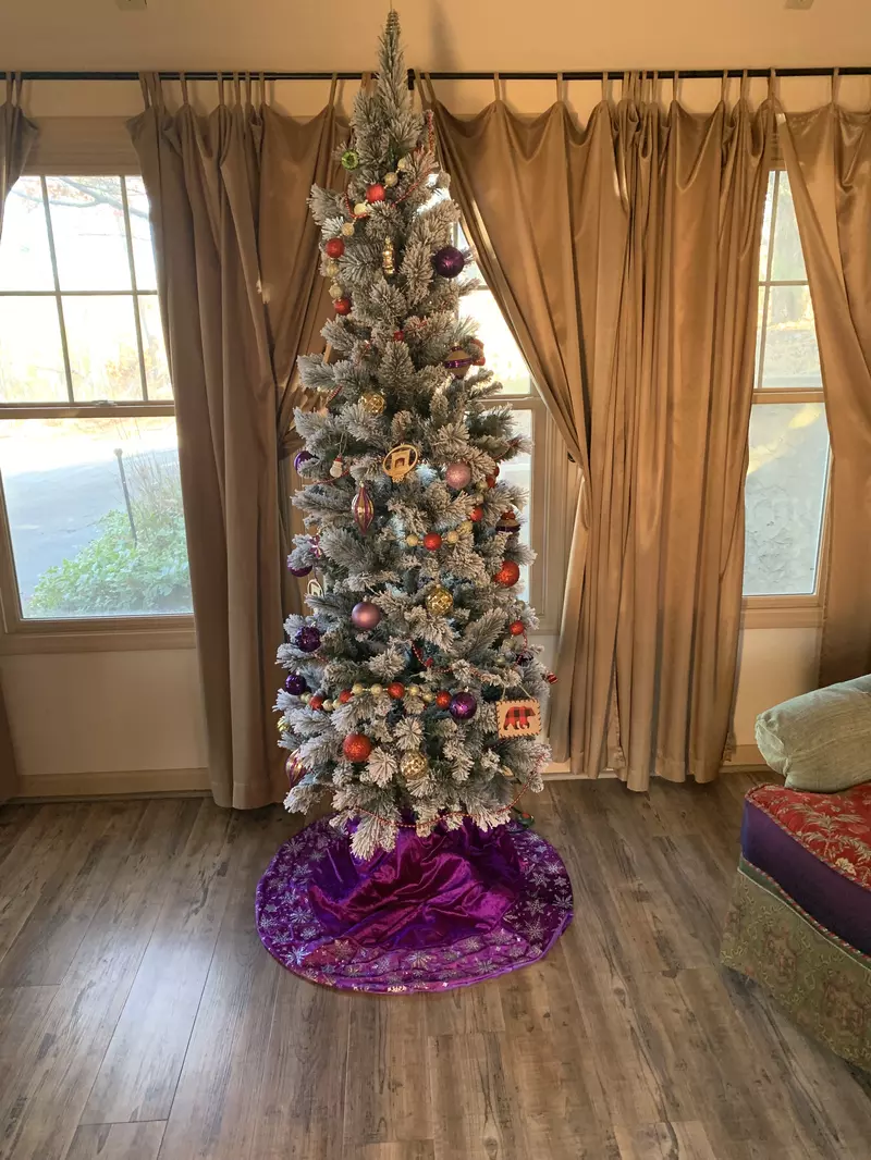 Sunset View Chalet Winterfest decorations