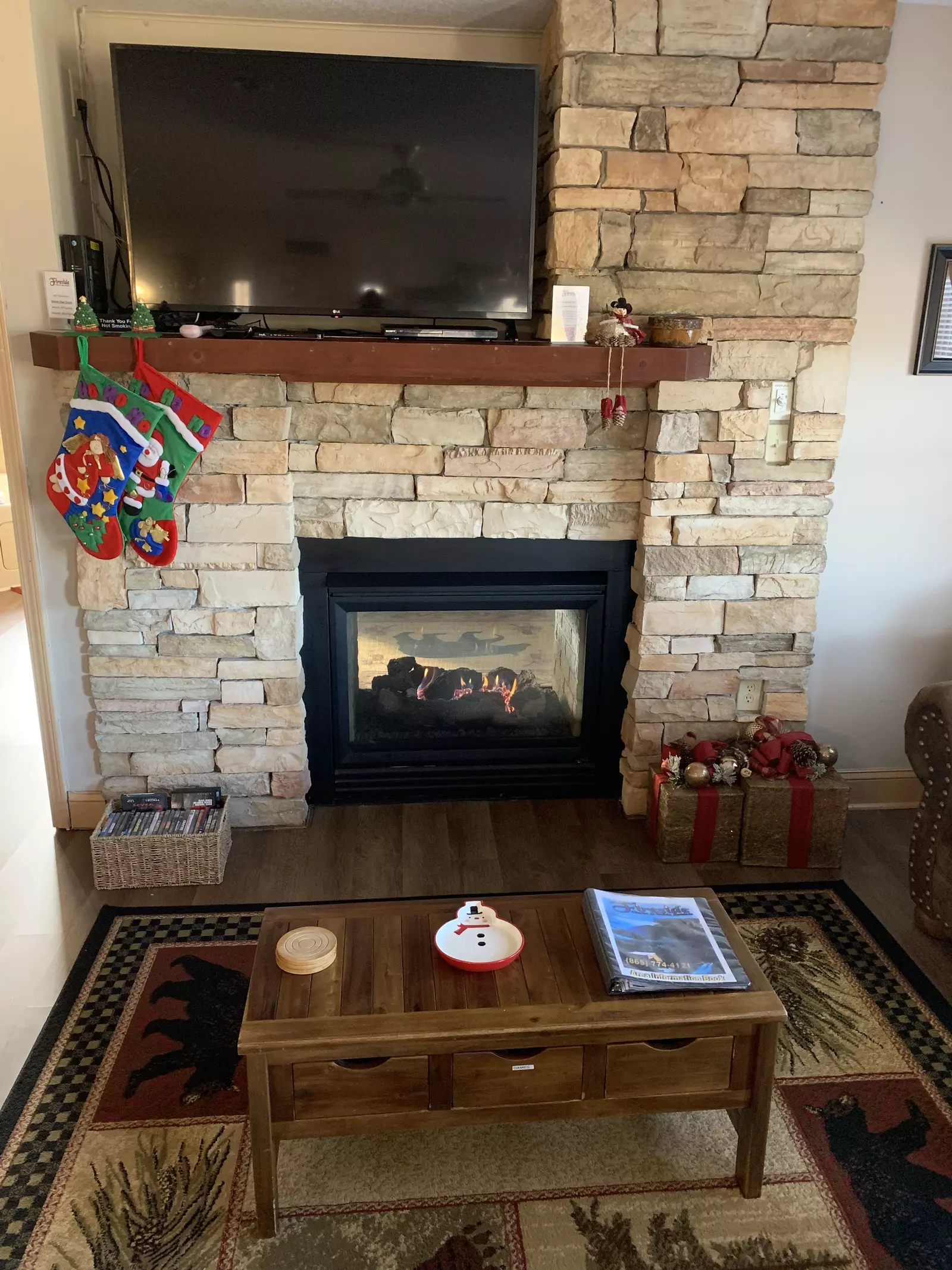 Sunset View Chalet Winterfest decorations