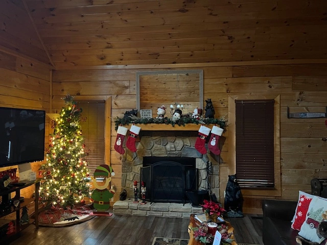 Baby Bear Cabin Winterfest decorations