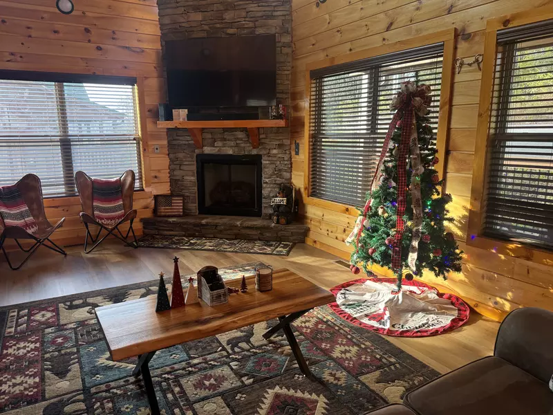 Cozy Cub Cabin Winterfest decorations
