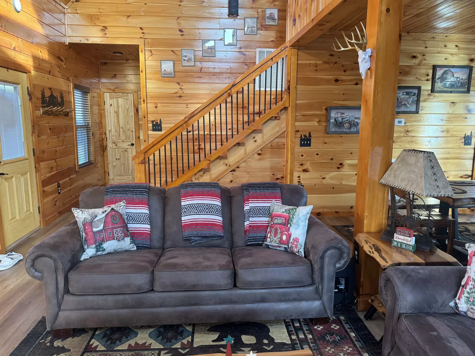 Cozy Cub Cabin Winterfest decorations