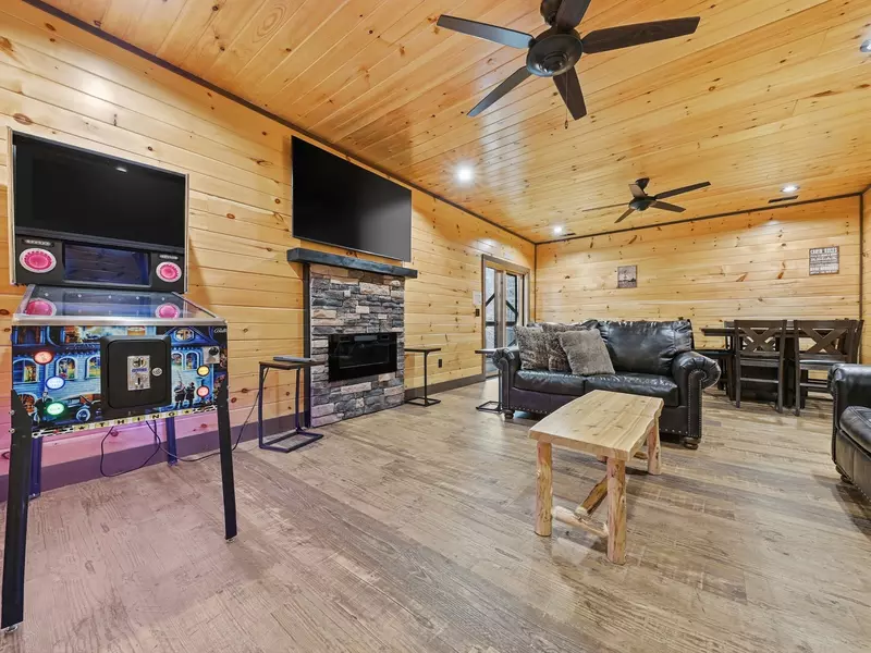 Property image, Exterior, of Falcon Crest #3104