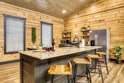 Seating for 4 at the counter or table