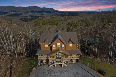 Moonshine Mountain Lodge